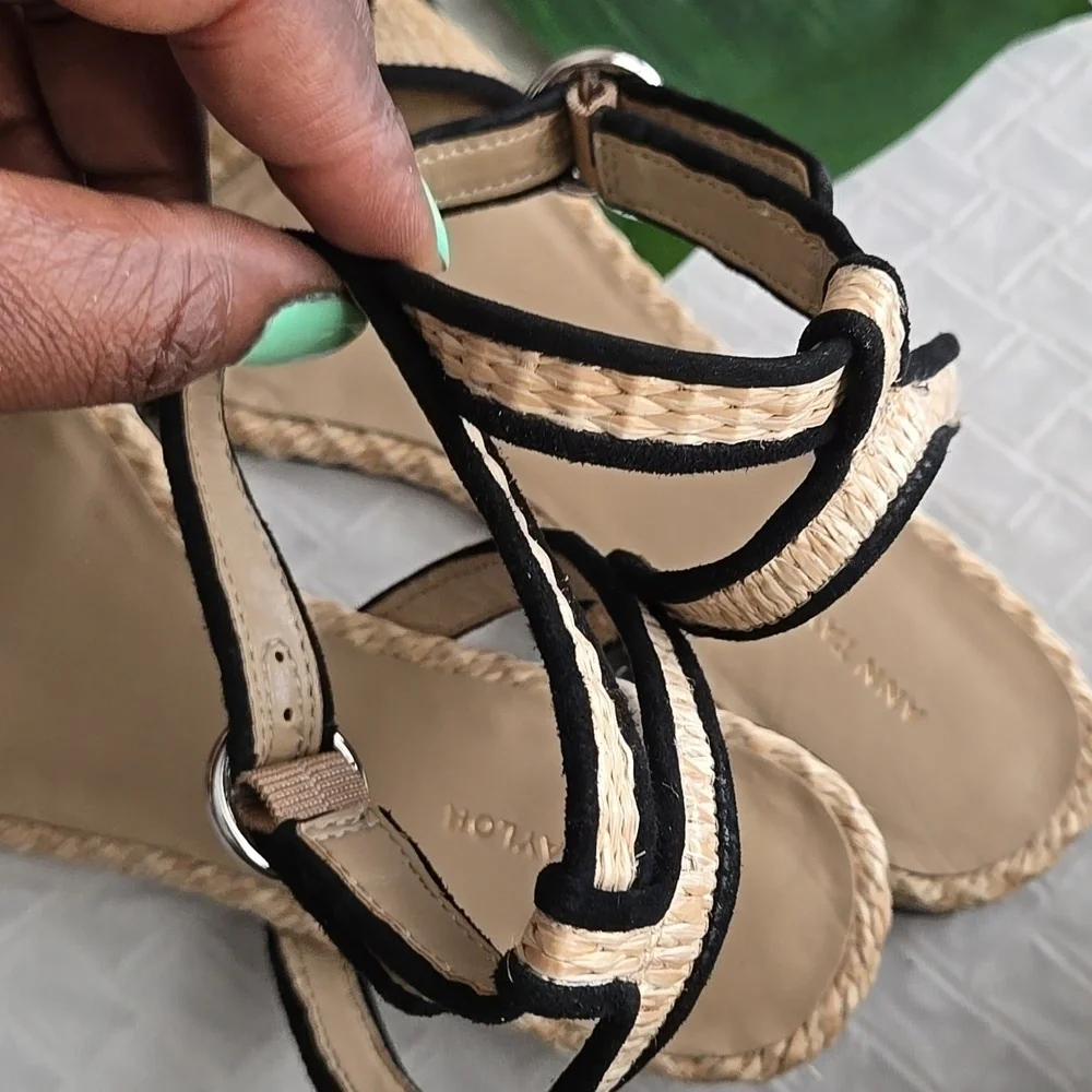 Ann Taylor Adley Pompom Women's Black and Tan Resortwear Sandals Summer Shoes